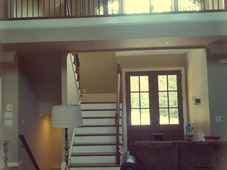 Two Sisters Mountain Escape: Premium Retreat with Salt Water Pool & Media Room