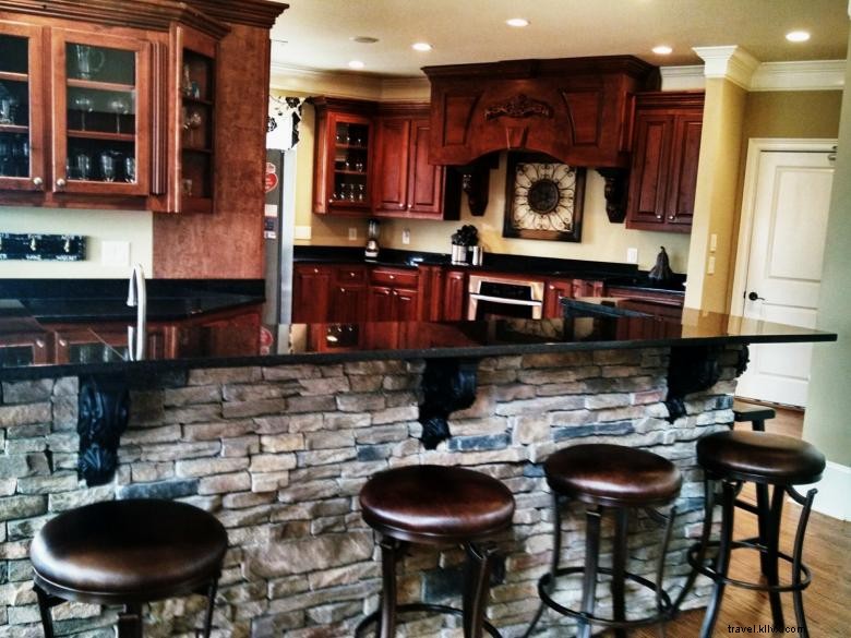 Two Sisters Mountain Escape: Premium Retreat with Salt Water Pool & Media Room