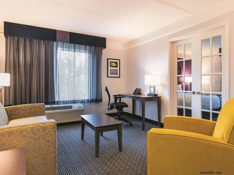 Stay Comfortable & Convenient at La Quinta Inn & Suites – Atlanta Conyers