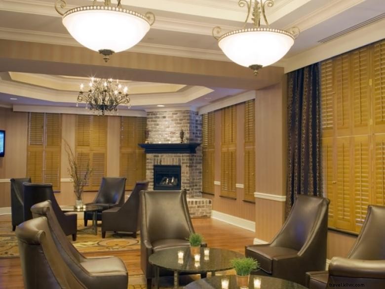 Holiday Inn Express Savannah Historic District – Comfortable & Convenient Stay