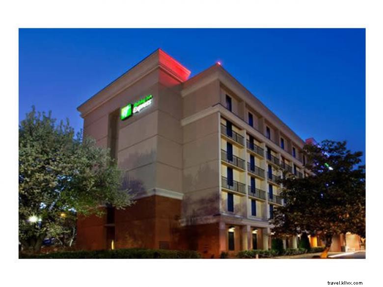 Holiday Inn Express College Park Airport: Elegant Comfort & Soundproof Rooms