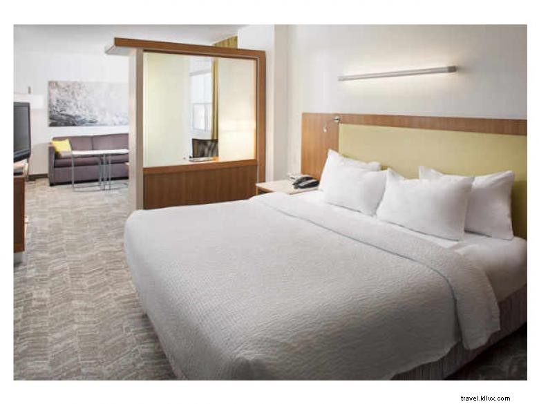 SpringHill Suites Savannah Downtown – Luxury Comfort in Historic District