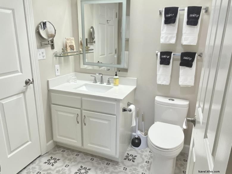 Exclusive Lakefront Mountain Suite at Hiawassee – Luxury Retreat