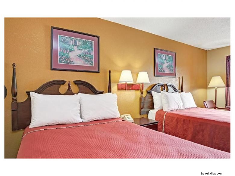 Travelodge by Wyndham Forest Park – Your Comforting Stay in Atlanta South