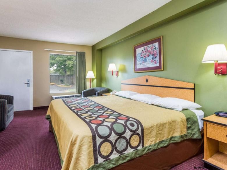 Super 8 by Wyndham: Comfortable Hotel in Atlanta Northeast – Easy Access to I-85 & I-285