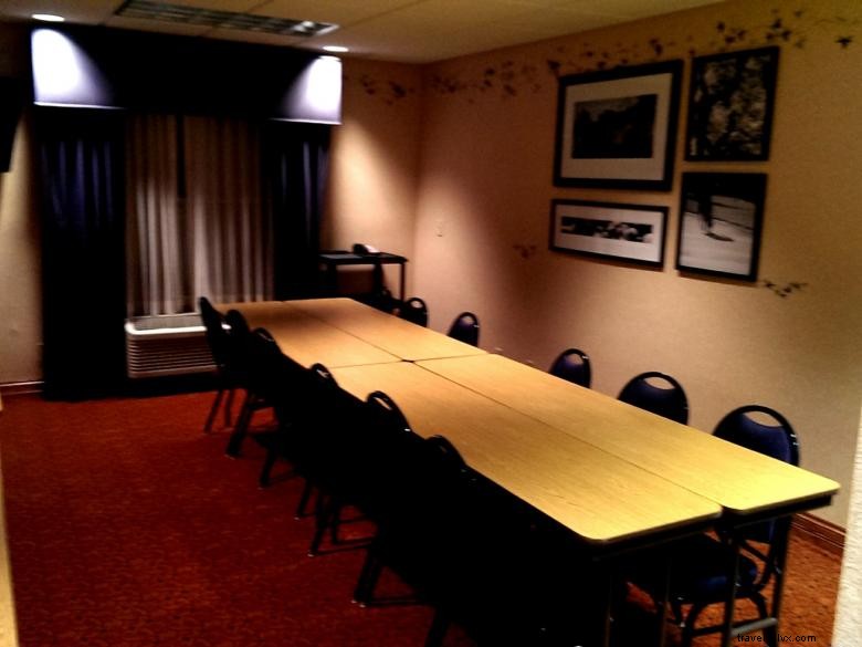 Country Inn & Suites by Radisson – Premier Hotel in Lawrenceville