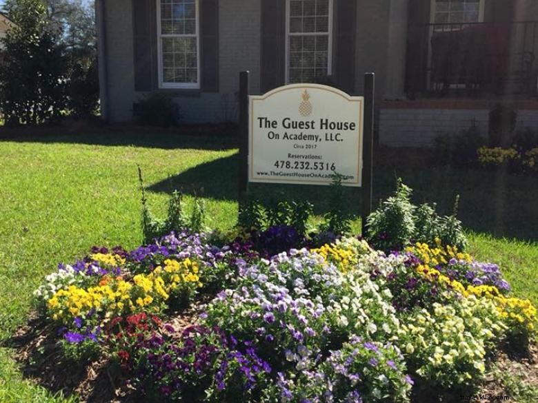 Guest House on Academy – Classic Southern Charm