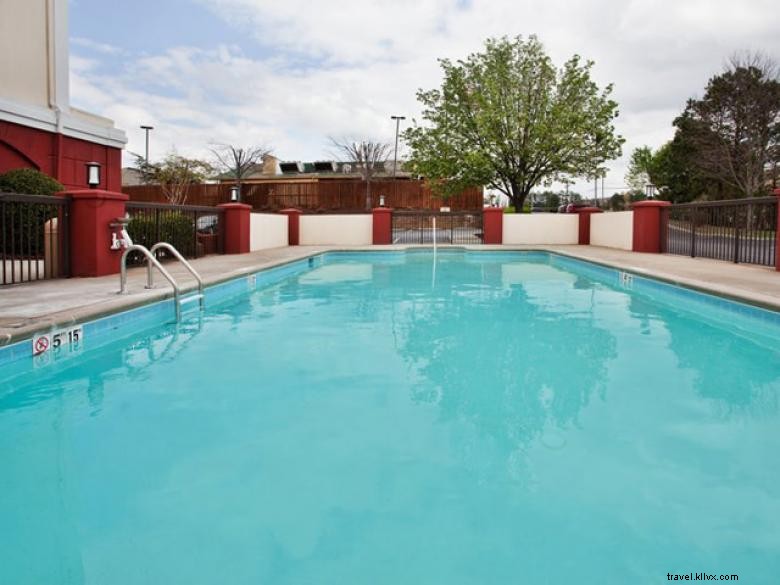 Holiday Inn Express Atlanta West – Comfortable Stay Near Theme Parks