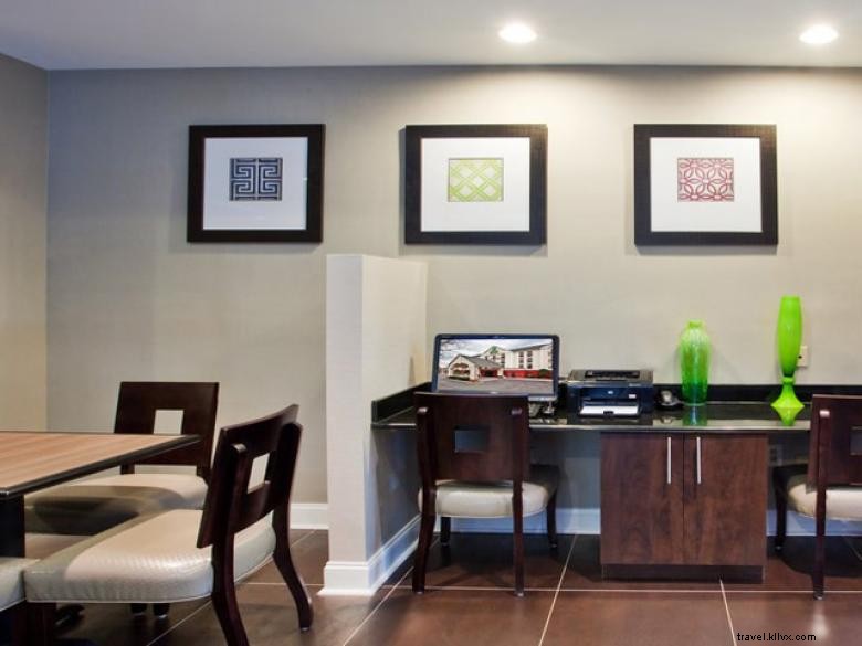 Holiday Inn Express Atlanta West – Comfortable Stay Near Theme Parks