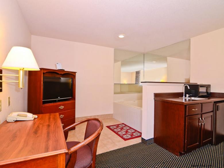 Western Inn & Suites – Premier Hampton Lodging Experience