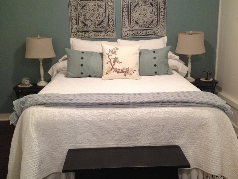 Chimney Creek Cabin: Cozy Rustic Retreat by the River