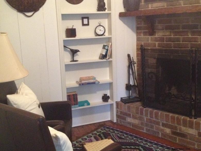 Chimney Creek Cabin: Cozy Rustic Retreat by the River