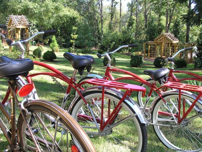 The Brady Inn – Cozy Retreat with Hammock & Southern Charm