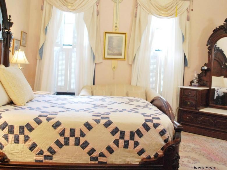 The Brady Inn – Cozy Retreat with Hammock & Southern Charm