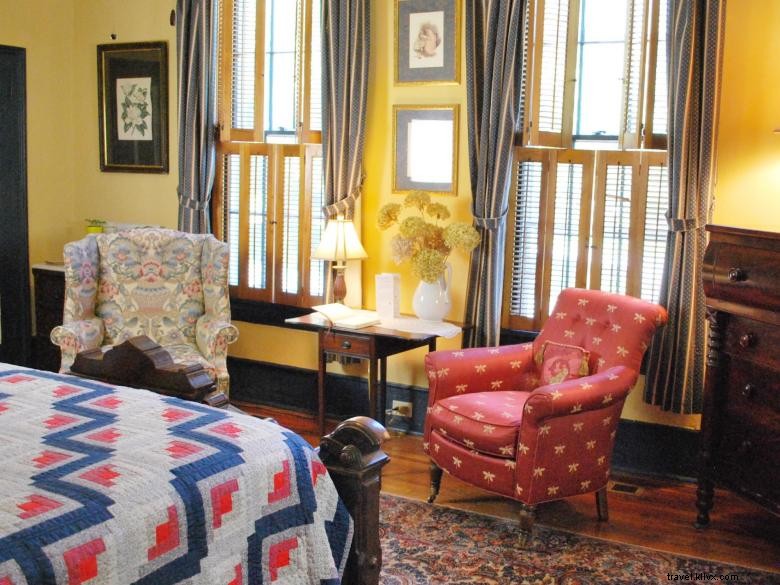 The Brady Inn – Cozy Retreat with Hammock & Southern Charm