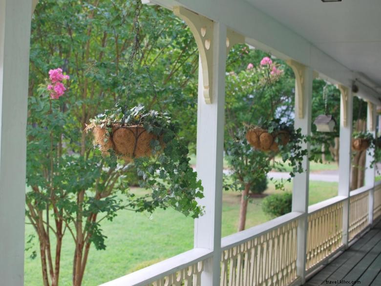 The Brady Inn – Cozy Retreat with Hammock & Southern Charm