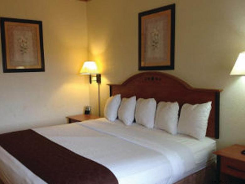 Baymont by Wyndham Hinesville – Convenient Comfort Near Fort Stewart