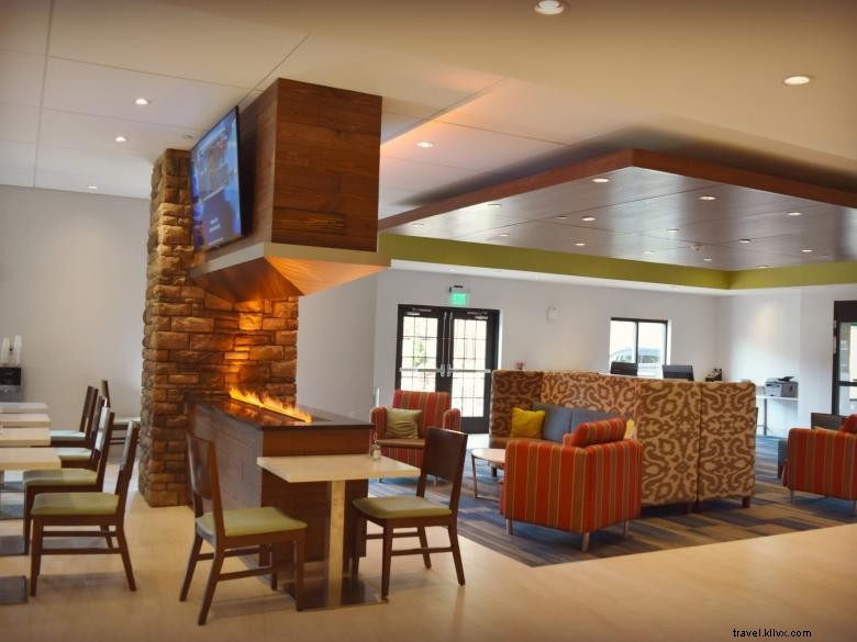 Holiday Inn Express & Suites Helen – Comfortable, Modern Accommodation in the City Center