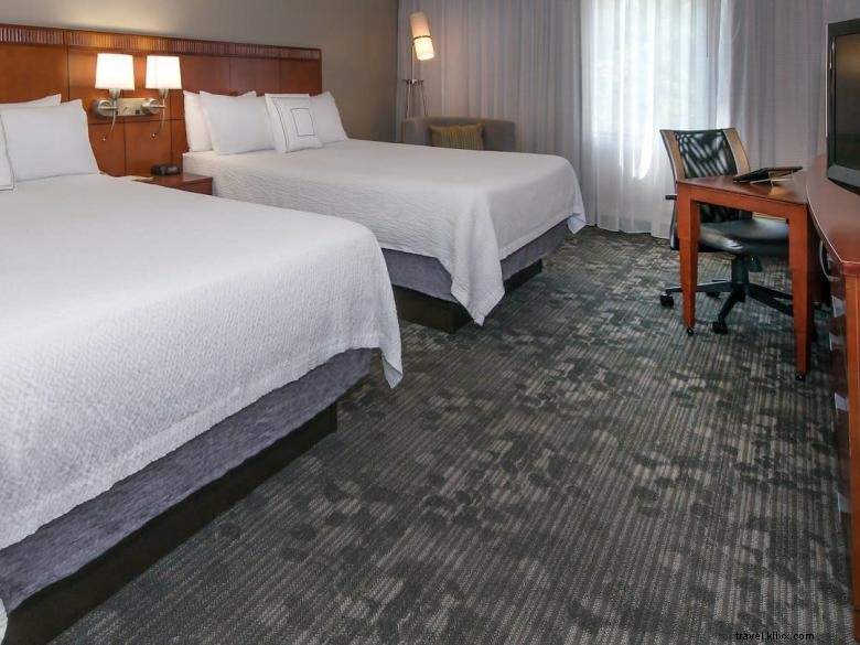 Courtyard Albany: Elegant Living Spaces & Premium Amenities