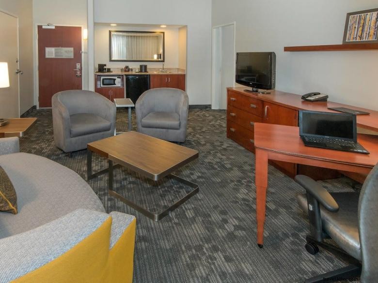 Courtyard Albany: Elegant Living Spaces & Premium Amenities