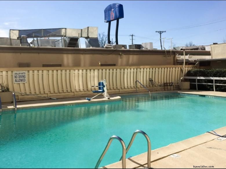 Motel 6 Atlanta Airport – Virginia Ave: Budget-Friendly Comfort Near World of Coca-Cola & Atlanta Opera House