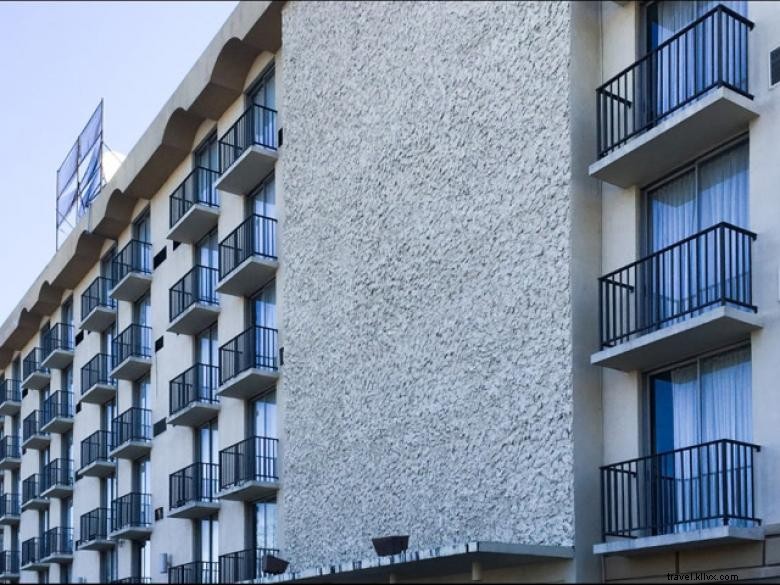 Motel 6 Atlanta Airport – Virginia Ave: Budget-Friendly Comfort Near World of Coca-Cola & Atlanta Opera House