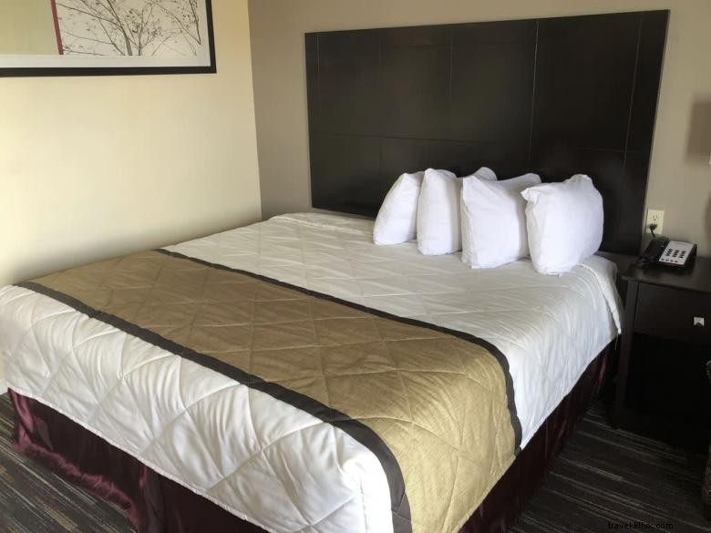 Royal Inn Calhoun – Comfortable, Convenient Stay on I-75