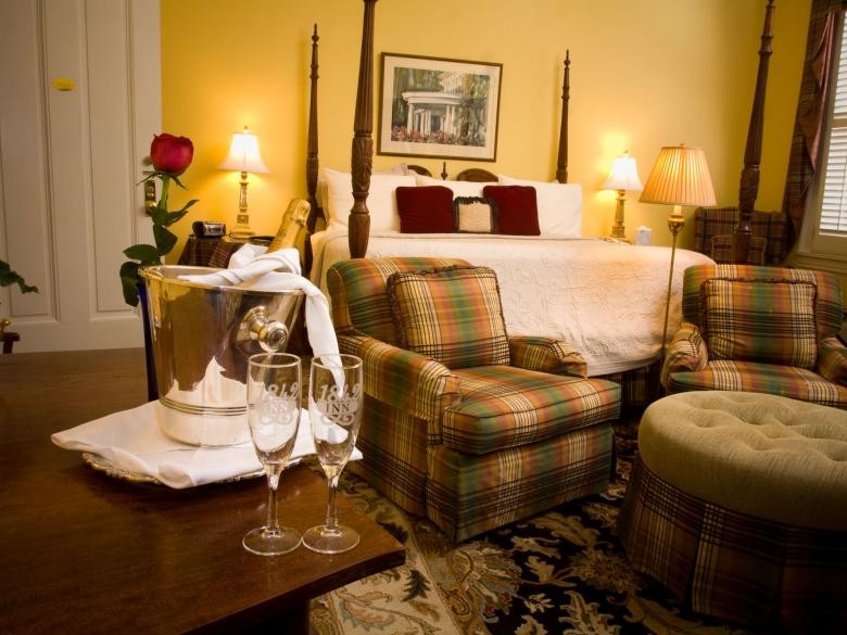 1842 Inn – Historic Charm & Modern Comfort