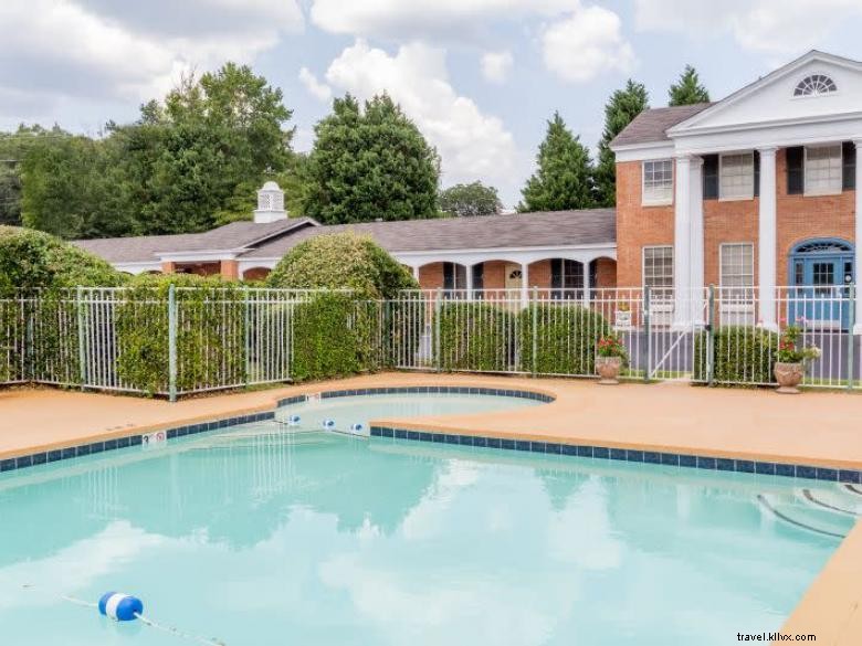 Americas Best Inn & Suites – Pet‑Friendly Comfort near I‑7 in Forsyth