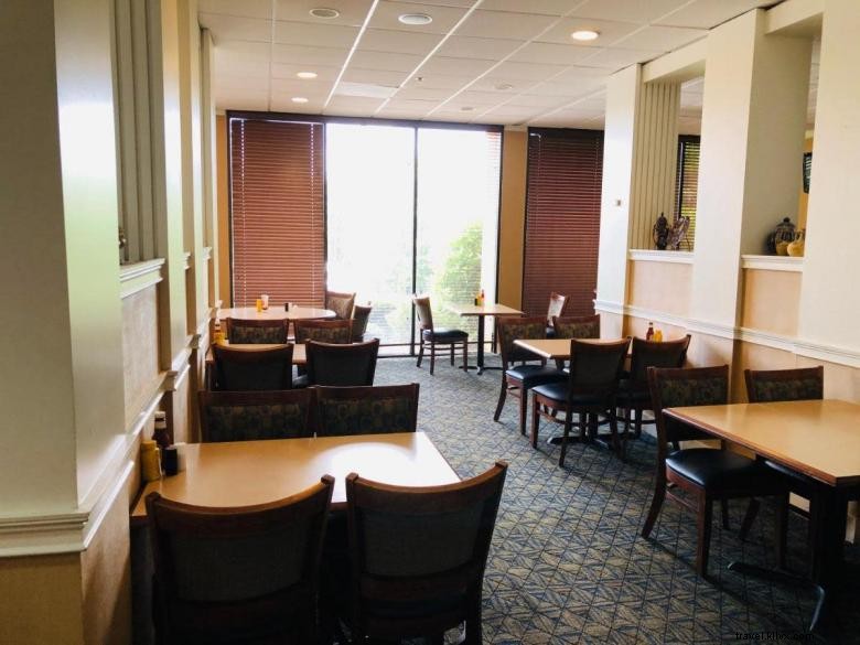 Howard Johnson at Atlanta Airport – Comfortable Stay Near the Airport