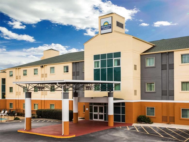 Comfort & Convenience: Days Inn & Suites by Wyndham Augusta – Your Ideal Stay Near Fort Gordon