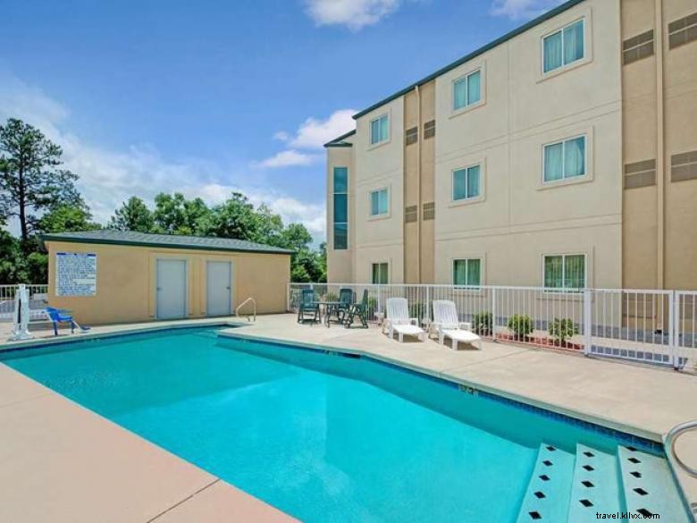 Comfort & Convenience: Days Inn & Suites by Wyndham Augusta – Your Ideal Stay Near Fort Gordon