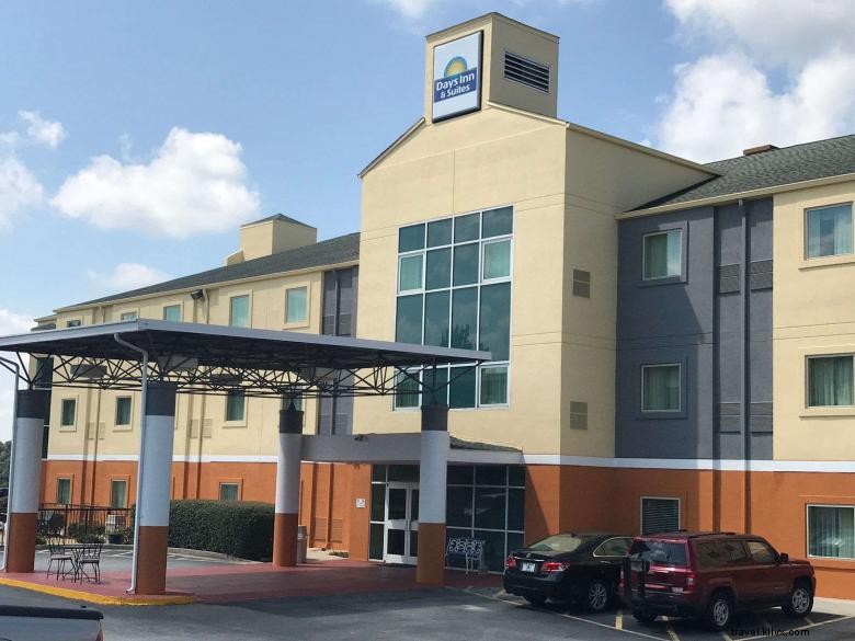 Comfort & Convenience: Days Inn & Suites by Wyndham Augusta – Your Ideal Stay Near Fort Gordon