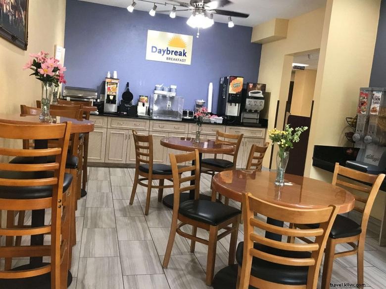 Comfort & Convenience: Days Inn & Suites by Wyndham Augusta – Your Ideal Stay Near Fort Gordon
