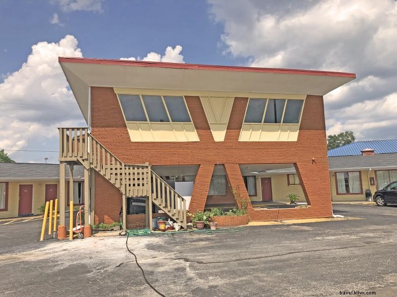 Conyers Inn: Classic Mid-Century Motel with Timeless Charm