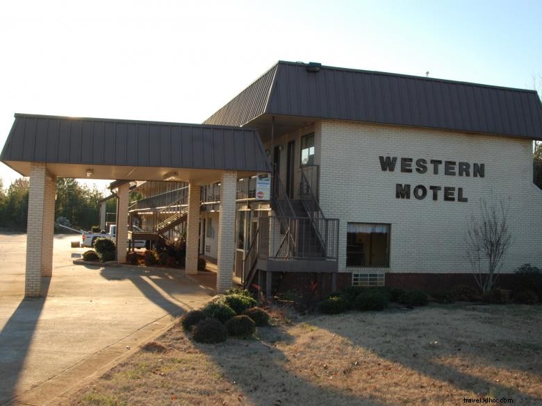 Explore the Historic Western Motel in Eatonton – Classic Comfort & Charm