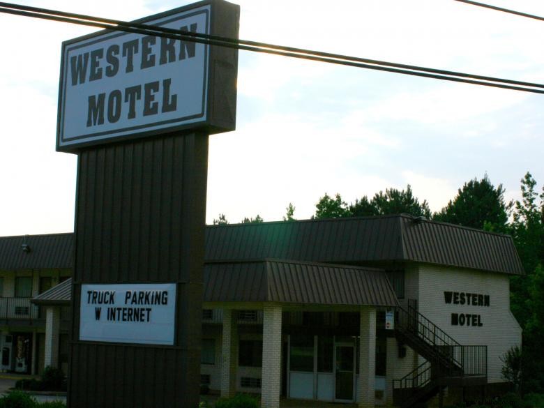 Explore the Historic Western Motel in Eatonton – Classic Comfort & Charm