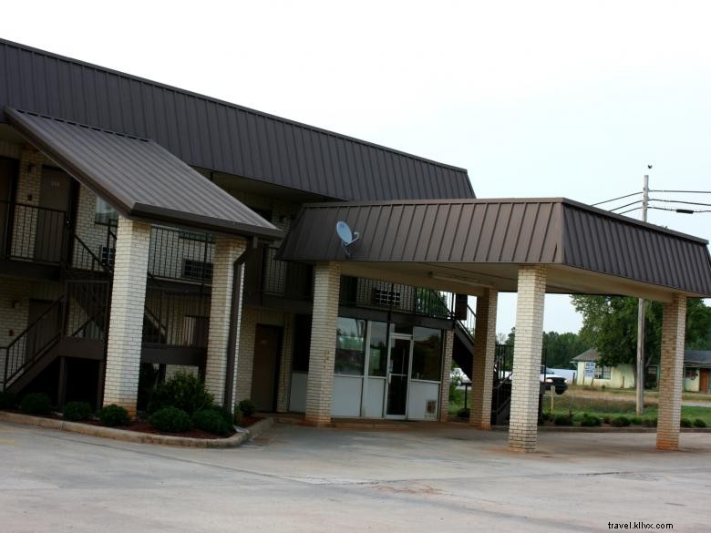 Explore the Historic Western Motel in Eatonton – Classic Comfort & Charm