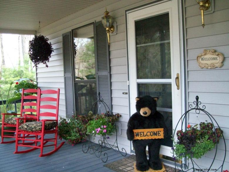 Helton Falls Lodge: Serene Mountain Retreat