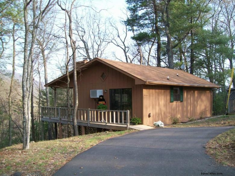 Helton Falls Lodge: Serene Mountain Retreat