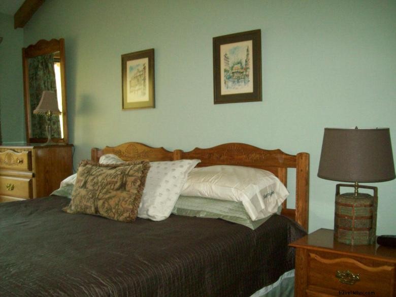 Helton Falls Lodge: Serene Mountain Retreat