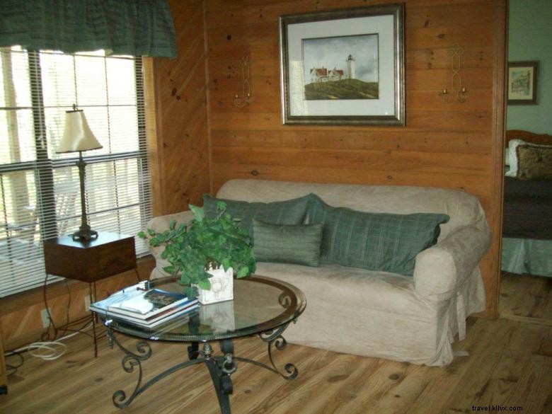 Helton Falls Lodge: Serene Mountain Retreat