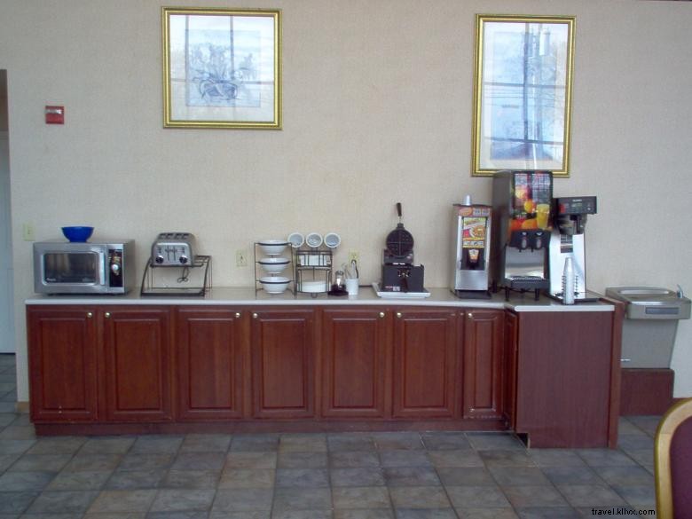 Days Inn & Suites by Wyndham – Savannah Midtown: Comfortable, Convenient & Affordable