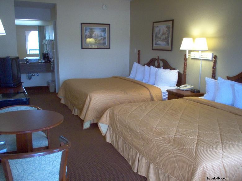 Days Inn & Suites by Wyndham – Savannah Midtown: Comfortable, Convenient & Affordable