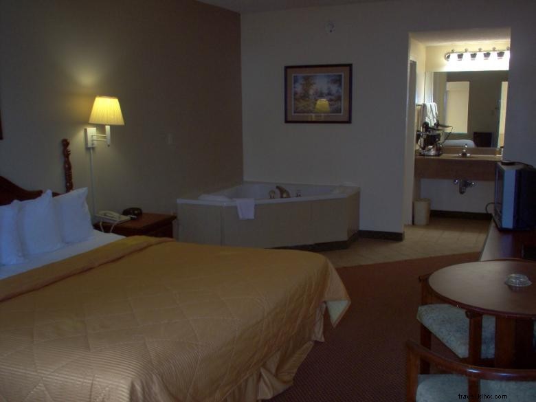 Days Inn & Suites by Wyndham – Savannah Midtown: Comfortable, Convenient & Affordable