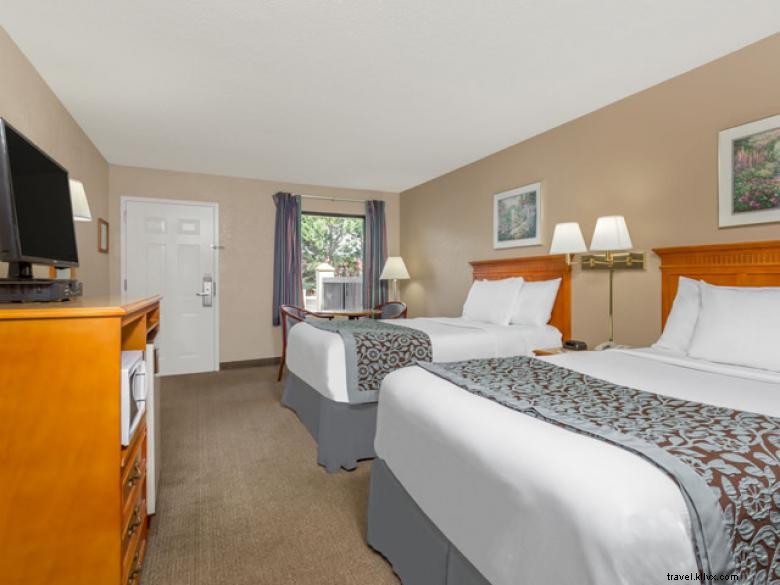 Comfort & Convenience at Days Inn by Wyndham Elberton – Your Home in Northeast Georgia