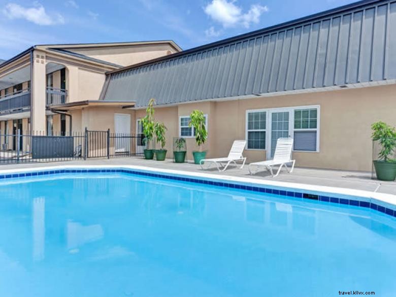 Stay at Super 8 Wyndham Carrollton – Comfort & Convenience