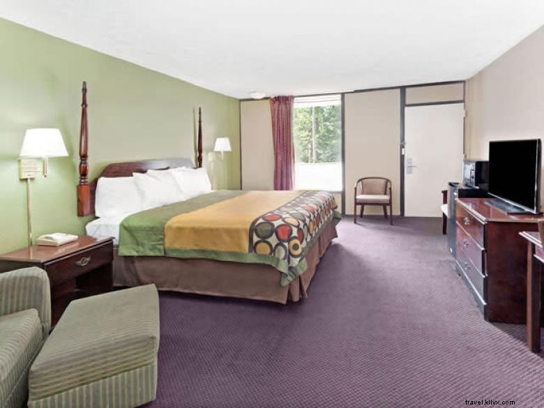 Stay at Super 8 Wyndham Carrollton – Comfort & Convenience