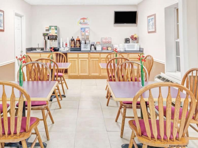 Stay at Super 8 Wyndham Carrollton – Comfort & Convenience