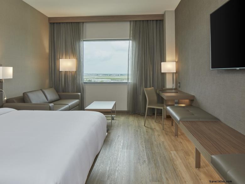 AC Hotel by Marriott Atlanta Airport Gateway – Premium Comfort & Convenience